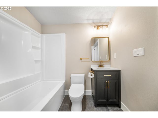 7216 N IVANHOE St, Portland, OR 97203