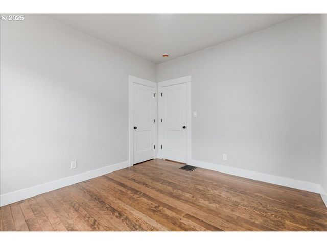 7216 N IVANHOE St, Portland, OR 97203