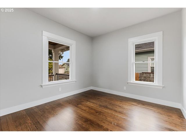 7216 N IVANHOE St, Portland, OR 97203