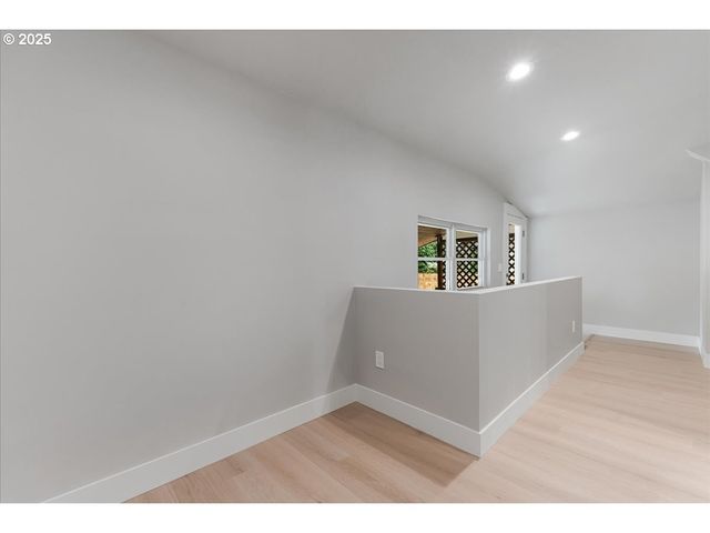 7216 N IVANHOE St, Portland, OR 97203