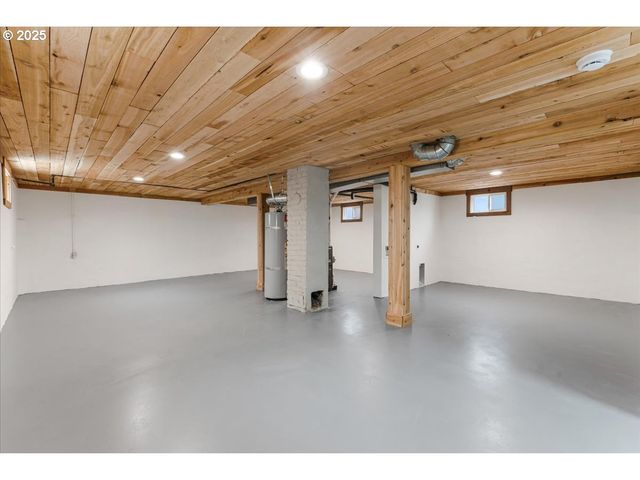 7216 N IVANHOE St, Portland, OR 97203