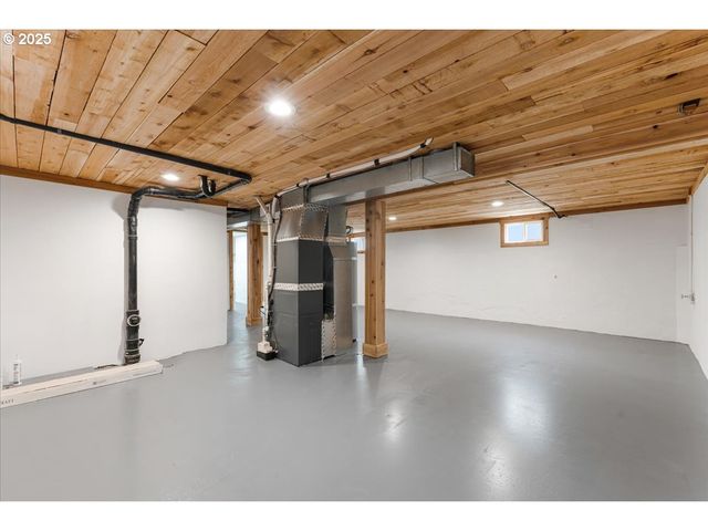 7216 N IVANHOE St, Portland, OR 97203