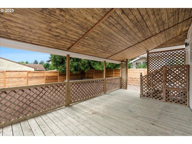 7216 N IVANHOE St, Portland, OR 97203