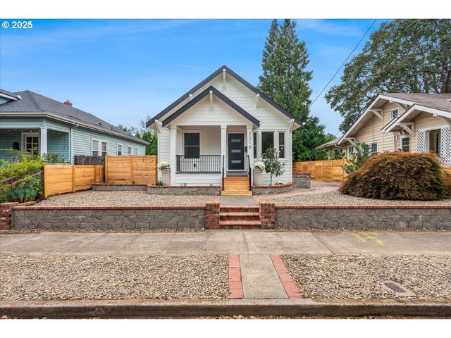 7216 N IVANHOE St, Portland, OR 97203