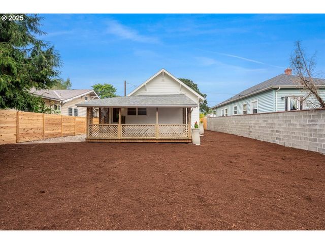 7216 N IVANHOE St, Portland, OR 97203