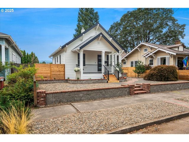 7216 N IVANHOE St, Portland, OR 97203