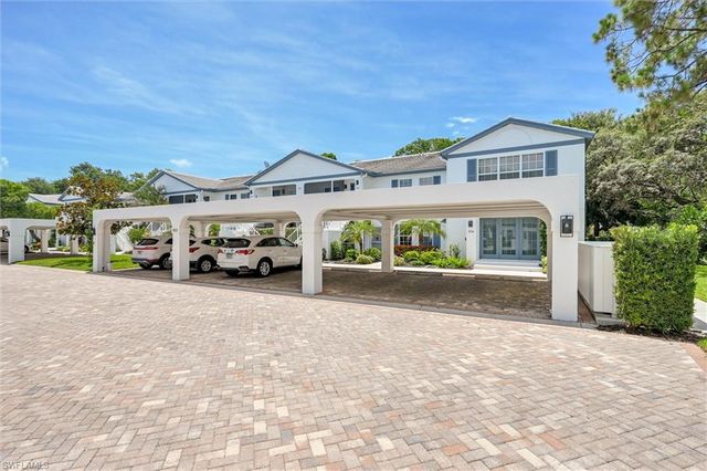 853 Tanbark DR 105, Naples, FL 34108