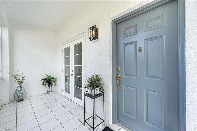 853 Tanbark DR 105, Naples, FL 34108