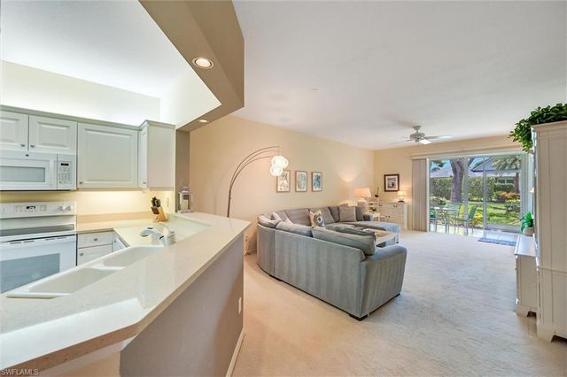 853 Tanbark DR 105, Naples, FL 34108