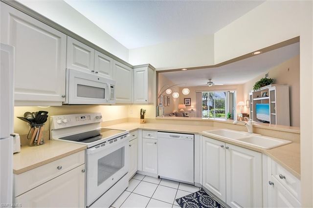 853 Tanbark DR 105, Naples, FL 34108