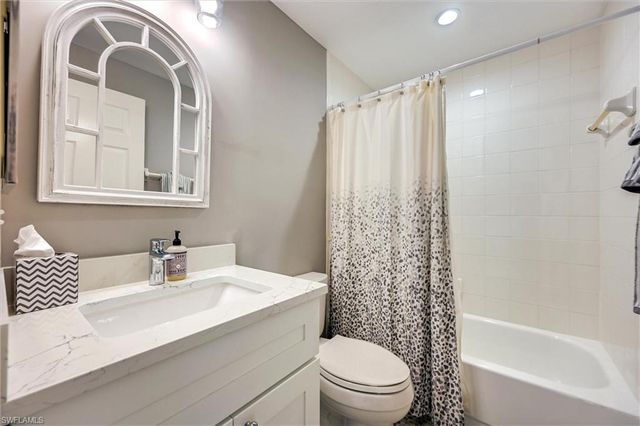 853 Tanbark DR 105, Naples, FL 34108
