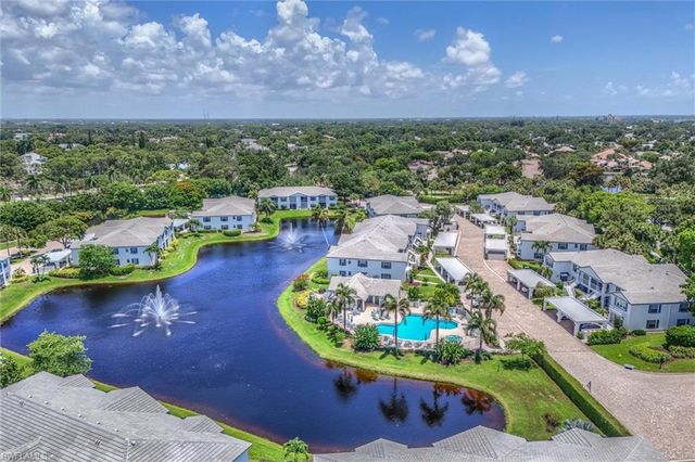 853 Tanbark DR 105, Naples, FL 34108