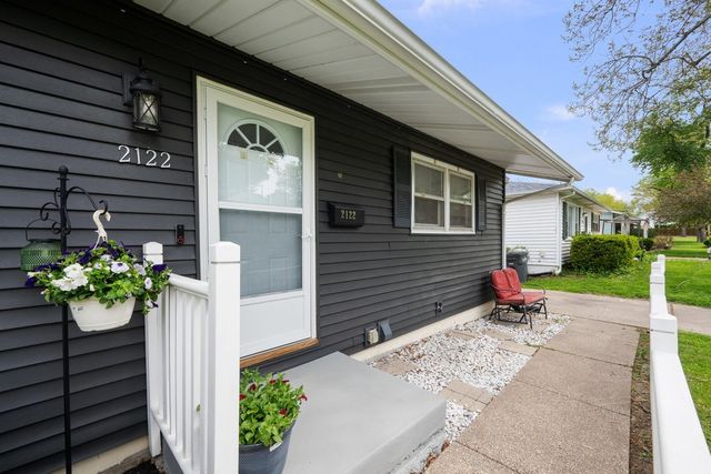 2122 Cody Street, Bettendorf, IA 52722