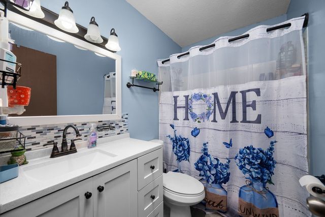 2122 Cody Street, Bettendorf, IA 52722