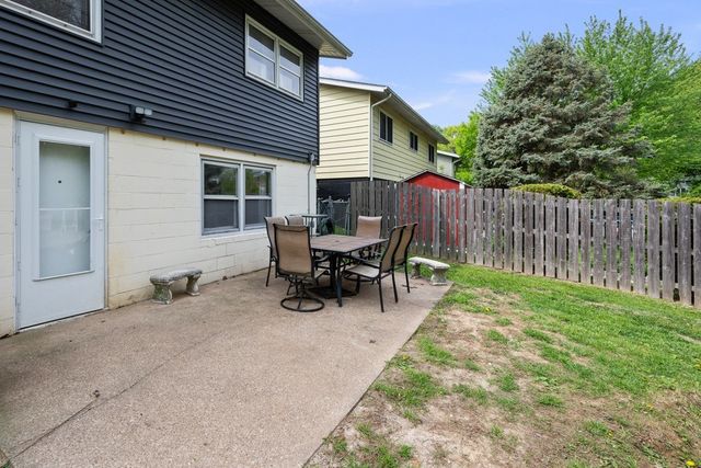 2122 Cody Street, Bettendorf, IA 52722