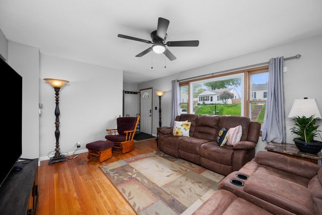 2122 Cody Street, Bettendorf, IA 52722