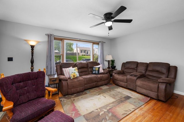 2122 Cody Street, Bettendorf, IA 52722