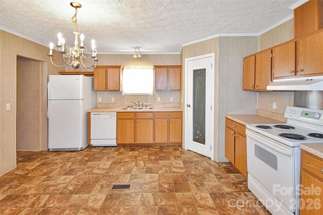 432 Forest Place NW, Lenoir, NC 28645