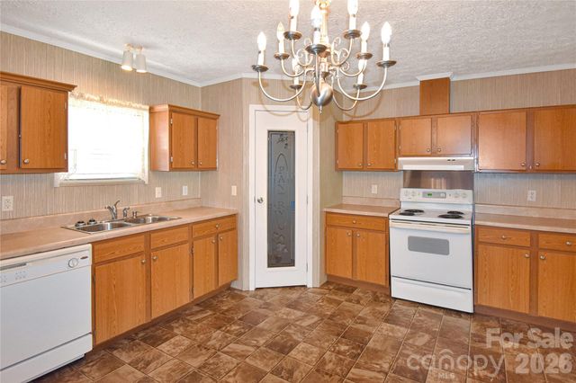 432 Forest Place NW, Lenoir, NC 28645