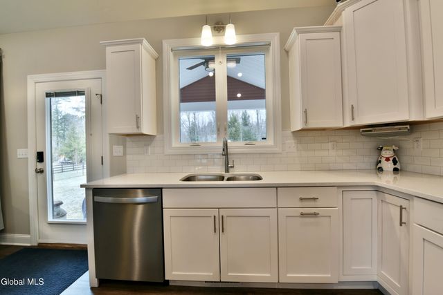 9 Catalina Drive, Milton, NY 12020