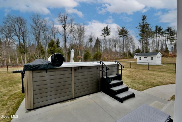 9 Catalina Drive, Milton, NY 12020