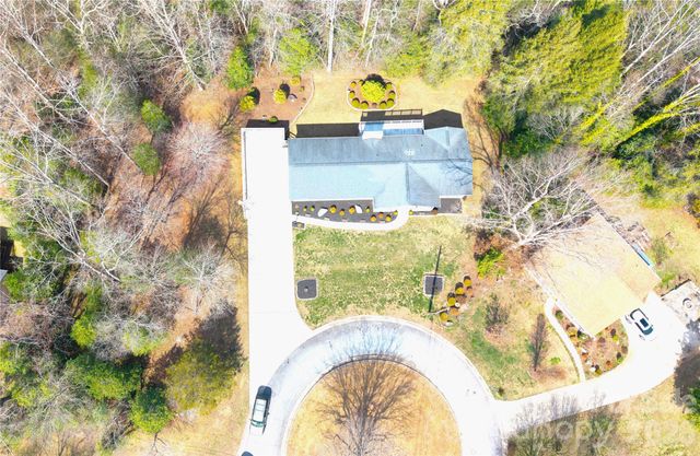 1015 Woodbine Place NE, Lenoir, NC 28645