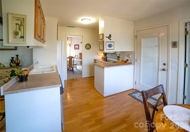 1015 Woodbine Place NE, Lenoir, NC 28645