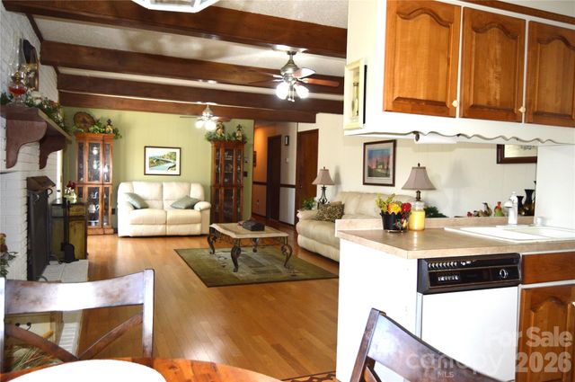 1015 Woodbine Place NE, Lenoir, NC 28645