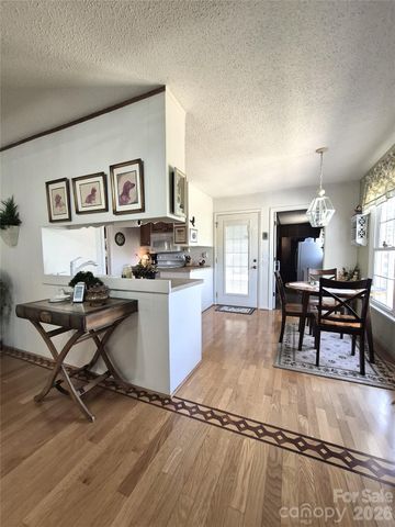 1015 Woodbine Place NE, Lenoir, NC 28645