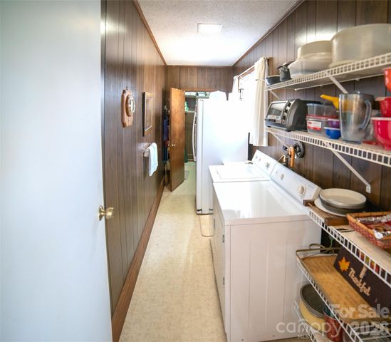 1015 Woodbine Place NE, Lenoir, NC 28645