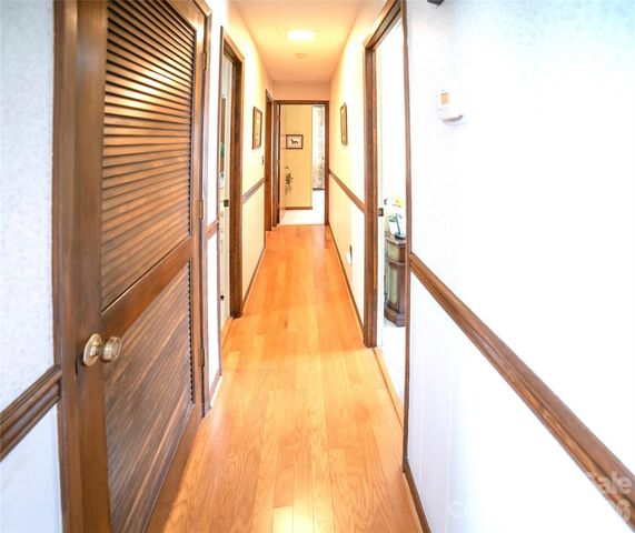 1015 Woodbine Place NE, Lenoir, NC 28645