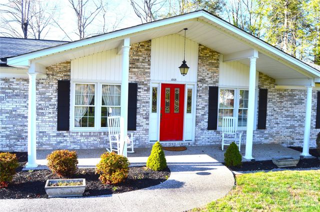 1015 Woodbine Place NE, Lenoir, NC 28645