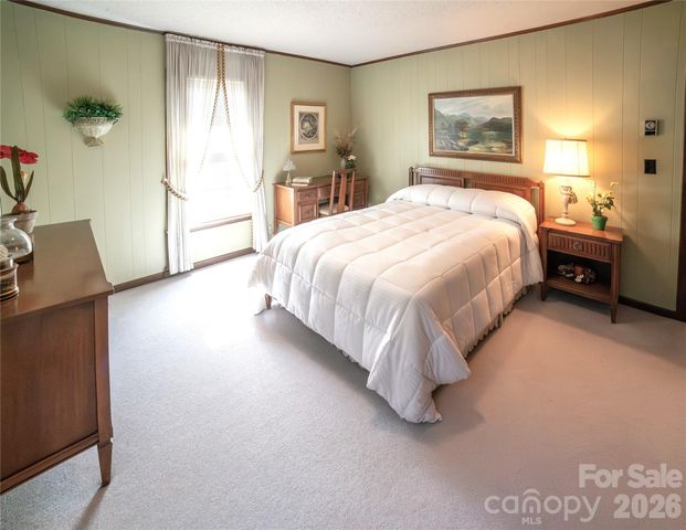 1015 Woodbine Place NE, Lenoir, NC 28645