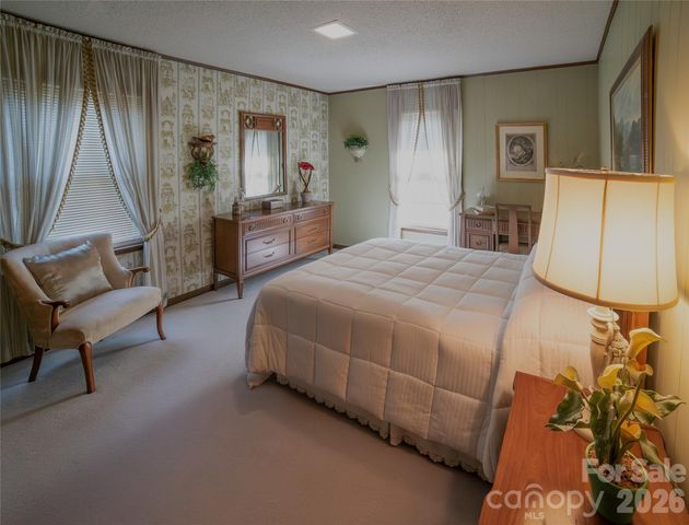 1015 Woodbine Place NE, Lenoir, NC 28645