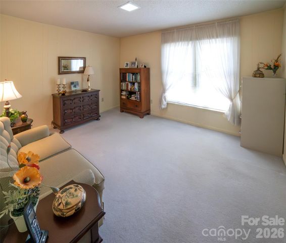 1015 Woodbine Place NE, Lenoir, NC 28645