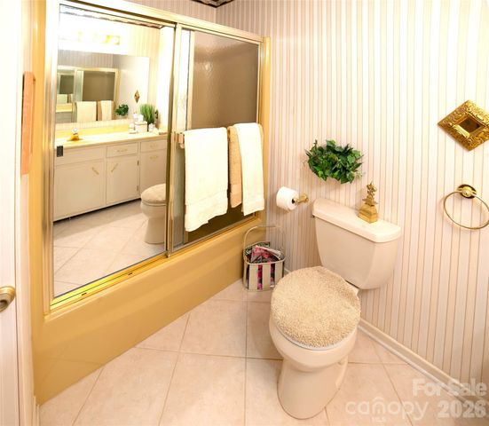 1015 Woodbine Place NE, Lenoir, NC 28645