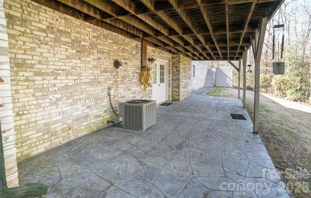 1015 Woodbine Place NE, Lenoir, NC 28645