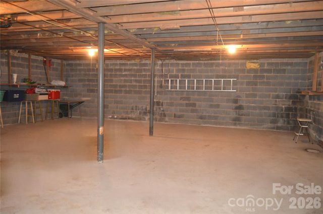 1015 Woodbine Place NE, Lenoir, NC 28645