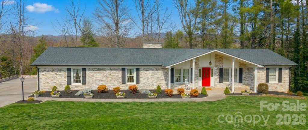 1015 Woodbine Place NE, Lenoir, NC 28645