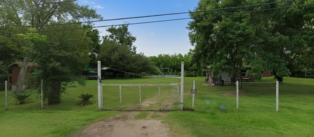 8925 Spruce Street, Hitchcock, TX 77563