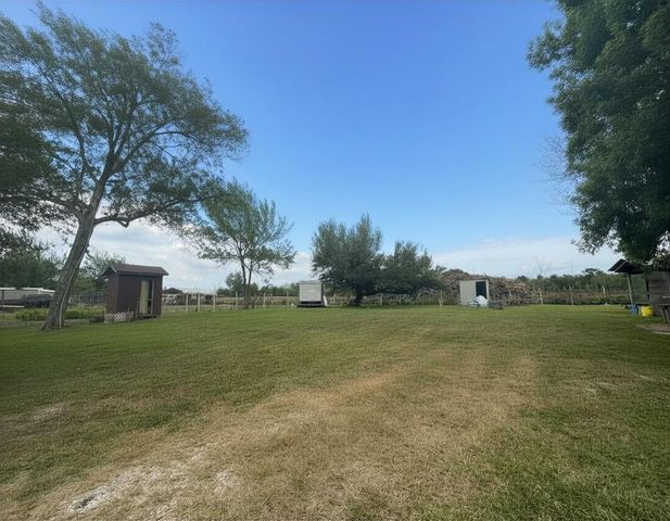 8925 Spruce Street, Hitchcock, TX 77563