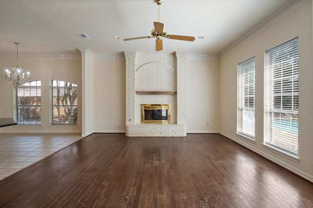 812 Turnberry Drive, Mansfield, TX 76063