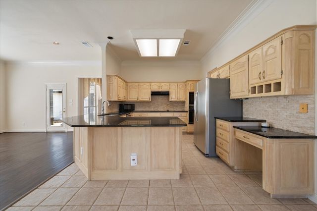 812 Turnberry Drive, Mansfield, TX 76063