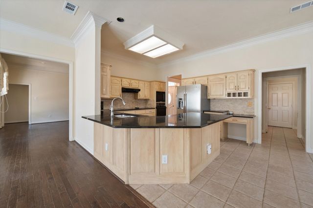 812 Turnberry Drive, Mansfield, TX 76063
