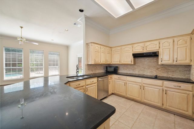 812 Turnberry Drive, Mansfield, TX 76063