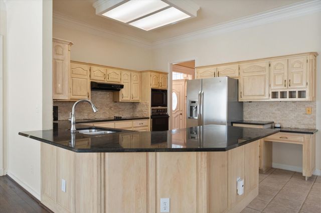 812 Turnberry Drive, Mansfield, TX 76063