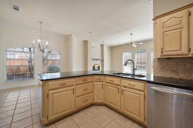 812 Turnberry Drive, Mansfield, TX 76063