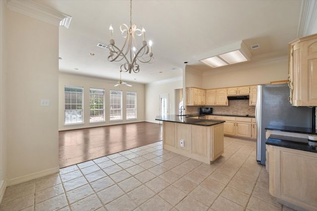 812 Turnberry Drive, Mansfield, TX 76063