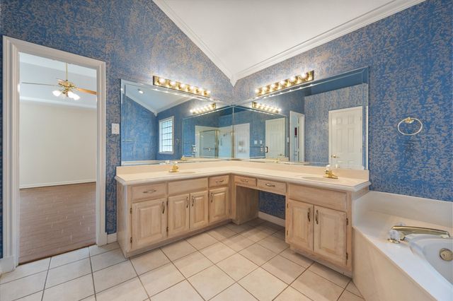 812 Turnberry Drive, Mansfield, TX 76063
