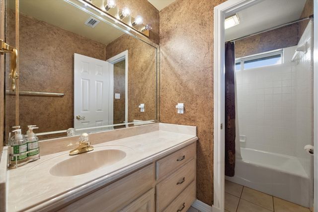 812 Turnberry Drive, Mansfield, TX 76063